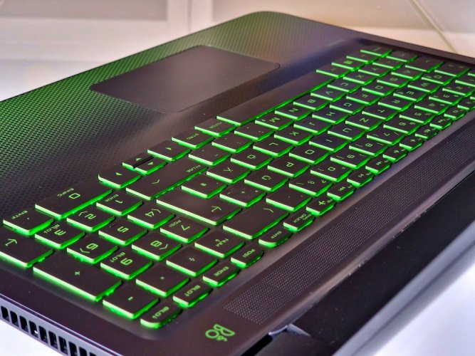 Herní notebook HP Pavilion Gaming 15 - ZÁRUKA 12M | 15,6" FullHD | Intel Core i7-6700HQ | GTX 950 4GB | 16 GB | 128 SSD + 2 TB HDD | WIN11