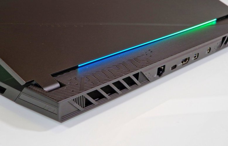 Herný notebook GIGABYTE AORUS 15 - ZÁRUKA 12M | Intel Core i5-12500H | 16 GB | RTX 4060 8GB | 512 GB SSD