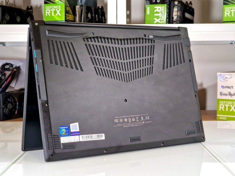 Gaming Laptop GIGABYTE AERO 15X Gebraucht - GARANTIE 12M | 15,6" 144Hz | Intel Core i7-8750H | 16GB | GTX 1070 8GB | 1000 SSD | WIN11