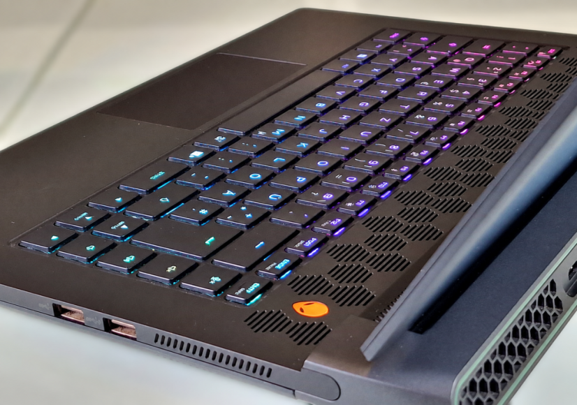 PC Portable Gamer Dell Alienware M15 R2 • GARANTIE 12M • 15,6 144Hz • i7-9750H • RTX 2080 8GB • 16GB • 512 SSD • WIN11