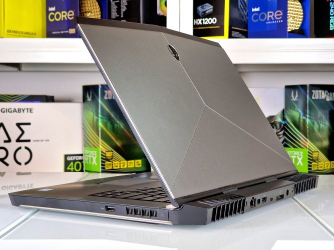 Laptop gamingowy Dell Alienware M15 R3 — GWARANCJA 12M | 15,6" FullHD | Intel Core i7-7700HQ | GTX 1070 8GB | 16GB | 256 SSD + 1TB HDD | WIN11