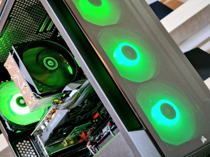 Herní PC sestava compraider - ZÁRUKA 12M | Intel Core i7-9700F | RTX 2060 6GB | 16 GB | 1TB SSD