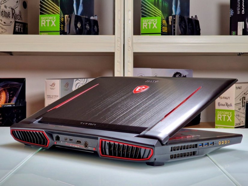 Gaming Laptop MSI TITAN GT75 EVR Refurbished - GARANTIE 12M | 17,3" FullHD 120Hz | Intel Core i7-7700HQ | GTX 1070 8GB | 16 GB | 256 SSD + 1 TB HDD | WIN11