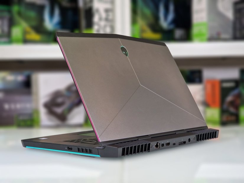 Herní notebook Dell Alienware M15 R4 • ZÁRUKA 12M • 15,6 4K UHD • i7-6700HQ • GTX 1070 8GB • 32GB • 1000 SSD • WIN10