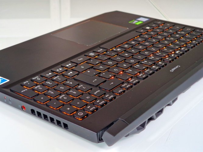 Herný notebook Concept D - ZÁRUKA 12M | 15,6" 4K UHD | i7-9750H | GTX 1660Ti 6GB | 16GB | 1000 SSD | WIN11