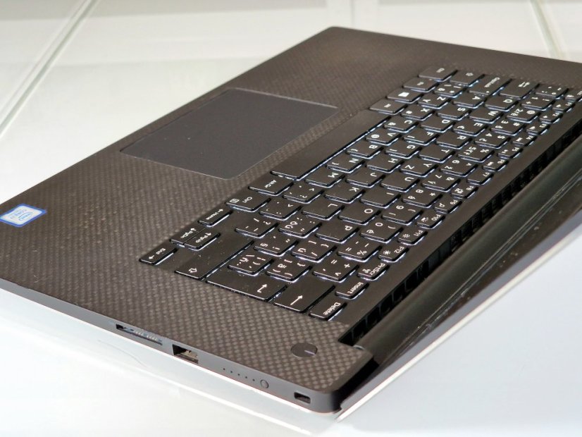 DELL XPS - ZÁRUKA 12M | 15,6" Full HD | Intel Core i7-7700HQ | GTX 1050 | 16 GB  | 512 SSD | WIN11 Home