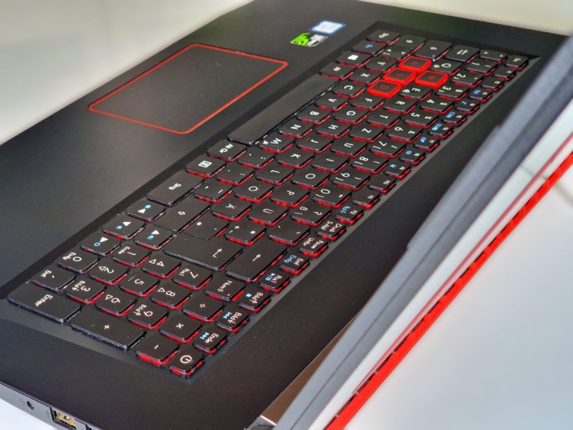 Herní notebook Acer Predator Helios 300 • ZÁRUKA 12M • 15,6 FHD • Intel Core i5 - 7300HQ • GTX 1050 4GB • 16 GB • 128 SSD+1TB HDD • WIN10