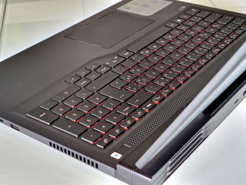 Gaming-Laptop Dell G7 17 7700 • GARANTIE 12M • 17,3 FHD 144Hz • Intel Core i7-10750H • 32GB • RTX 2070 8GB • 1000SSD • WIN11