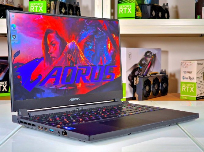 Gaming Laptop GIGABYTE AORUS 15 - GARANTIE12M | 15,6" 240Hz | Intel Core i7-11800H | 32 GB | RTX 3080 16GB | 1000 GB SSD | WIN11