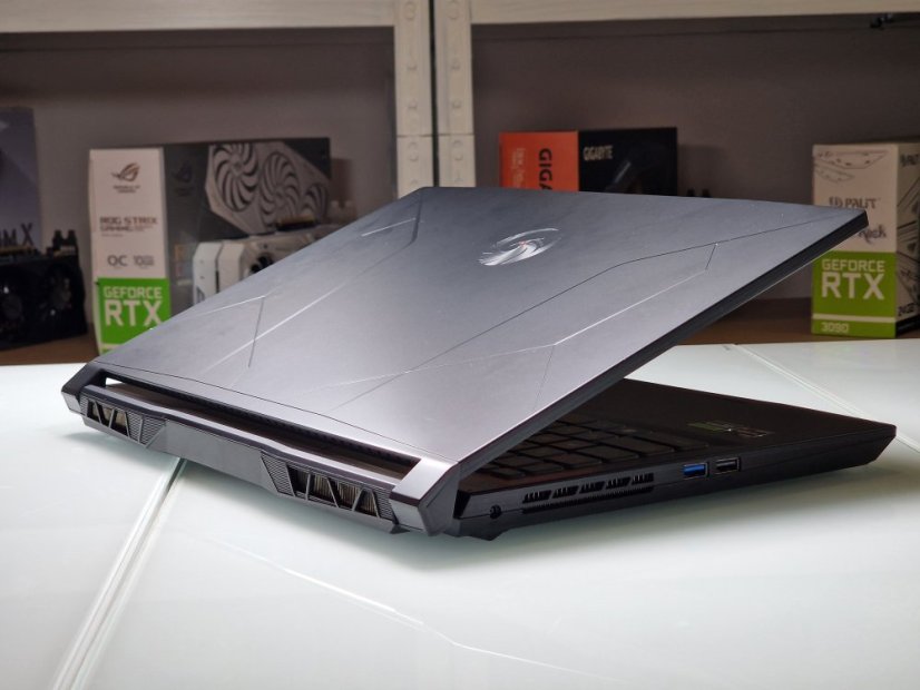 Gaming Laptop MSI BRAVO 15 Gebraucht - GARANTIE 24M | 15,6" 144 Hz | AMD Ryzen 7 7735HS | RTX 4060 8GB | 16GB DDR5 | 512 SSD | WIN11
