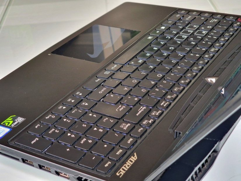 Herný notebook GIGABYTE AORUS X5 • ZÁRUKA 12 • 15,6 4K UHD • Intel Core i7-6700HQ • 24 GB • GTX 980M 8GB • 256 GB SSD + 2 TB HDD • WIN11
