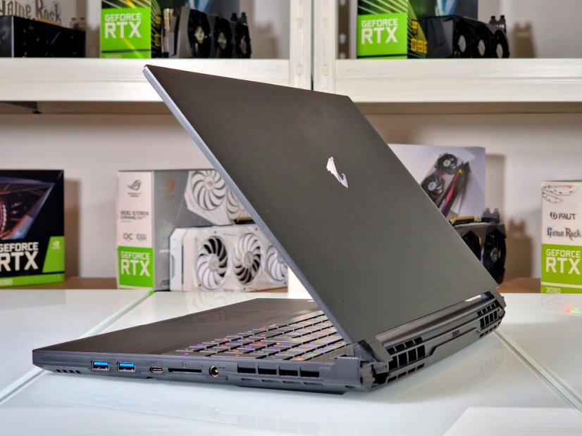 Gaming Laptop GIGABYTE AORUS 15 • GARANTIE12M • 15,6 240Hz • Intel Core i7-11800H • 32 GB • RTX 3080 16GB • 1000 GB SSD • WIN11