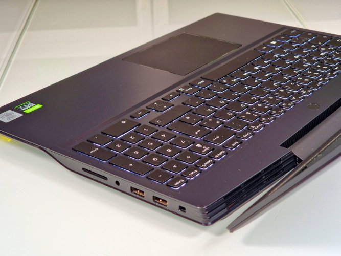 Herní notebook Dell G5 Gaming- ZÁRUKA 12M | 15,6" 144Hz | Intel Core i7-10750H | RTX 2060 6GB | 16GB | 1000 GB SSD