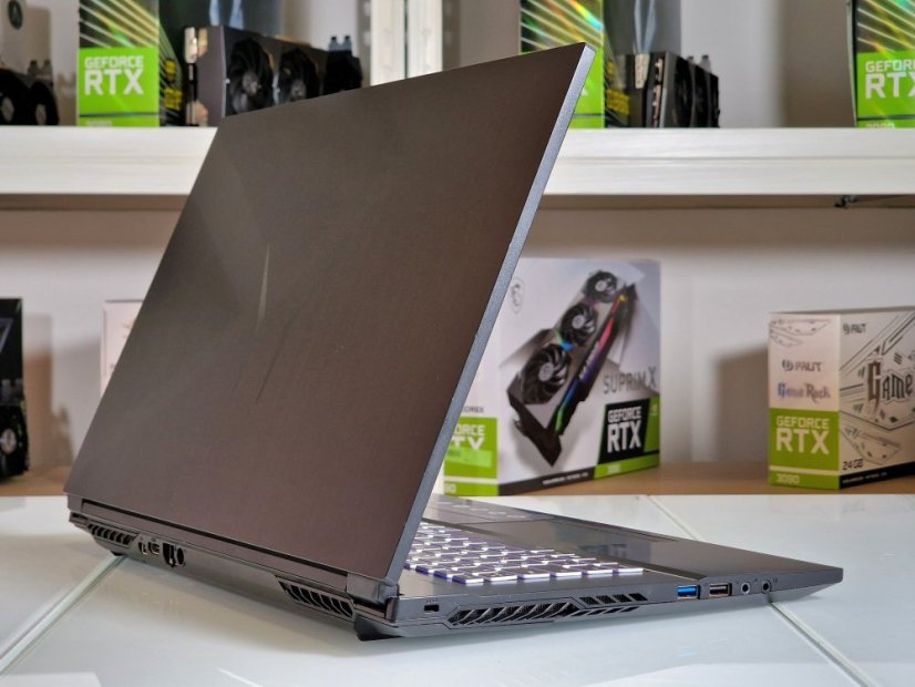 Gaming Laptop MEDION ERAZER Defender E10 Gebraucht - ZÁRUKA 12 | 17,3" 144Hz | Intel Core i7-10750H | 16GB | GTX 1650 | 512 SSD | WIN11