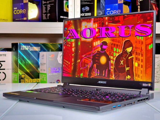 Gaming-Laptop GIGABYTE AORUS 15 - GARANTIE 12M | 15,6" 240Hz | Intel Core i7-10870H | 32 GB | RTX 3080 8GB | 1000 GB SSD | WIN11