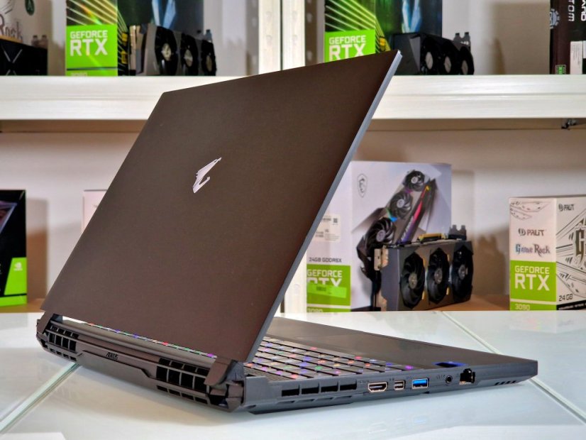 Gaming Laptop GIGABYTE AORUS 15 • GARANTIE12M • 15,6 240Hz • Intel Core i7-11800H • 32 GB • RTX 3080 16GB • 1000 GB SSD • WIN11
