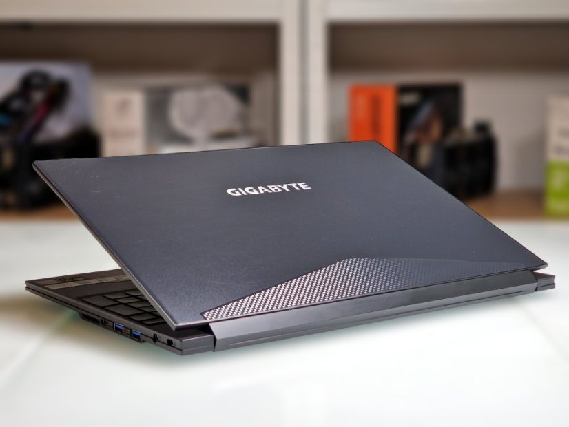Herní notebook GIGABYTE AERO 15 • ZÁRUKA 12M • 15,6 240Hz • Intel Core i7-9750H • 32 GB • RTX 2080 8GB • 1000 SSD • WIN11