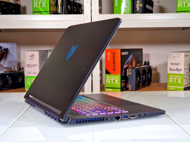 Gaming Laptop Acer Predator Triton 500 - GARANTIE 12M | 15,6" 300Hz | Intel Core i7- 10875H | RTX 2080 8GB | 32 GB | 2000 SSD | WIN11