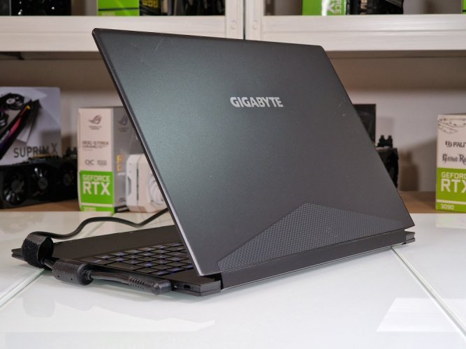 Herný notebook GIGABYTE AERO 15 - ZÁRUKA 12M | 15,6" 144Hz | Intel Core i7-8750H | 32GB | GTX 1070 8GB | 1000 SSD | WIN11