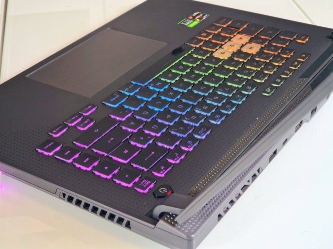 Herný notebook ASUS RoG Strix G15 - ZÁRUKA 12M  | 15,6" 144 Hz | Ryzen 9 5900HX | RTX 3060 6 GB | 16GB | 512 GB