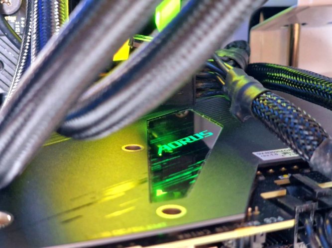 Gaming PC compraider CONFIG - ZÁRUKA 24M | AMD Ryzen 9 7950X3D + WATER COLING | RTX 3090 24GB | 32GB | 2 TB SSD | WIN11
