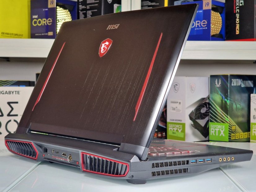 Gaming Laptop MSI TITAN GT75VR Refurbished - GARANTIE 12M | 17,3" FullHD 120Hz | Intel Core i7-7700HQ | GTX 1070 8GB | 16GB | 256 SSD + 1 TB HDD | WIN11
