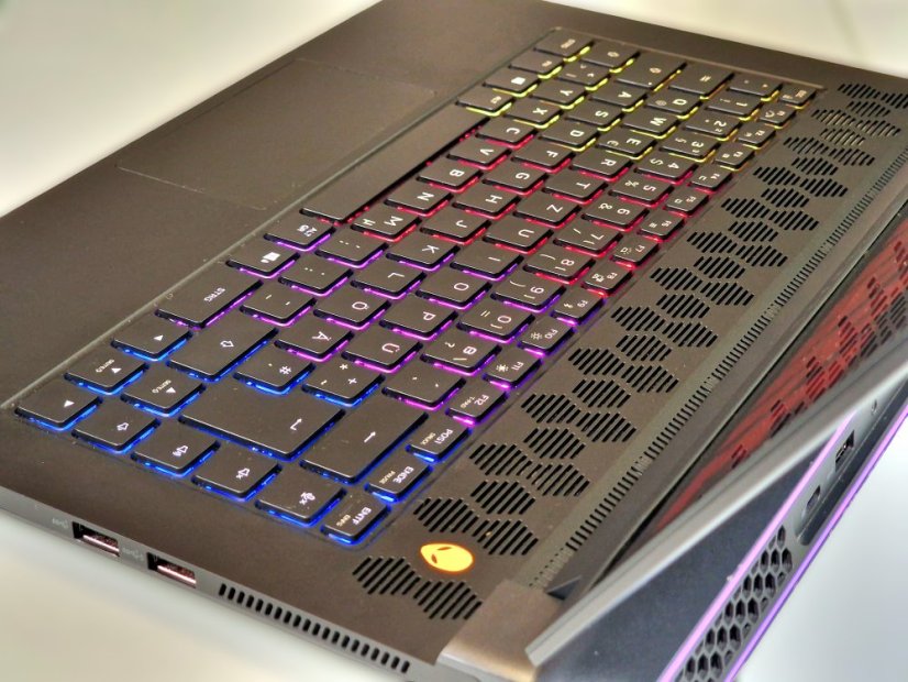 Herní notebook Dell Alienware M15 R6 • ZÁRUKA 12M • 15,6 165Hz • AMD Ryzen 7 6800H • RTX 3060 6GB • 16GB • 512 SSD • WIN11