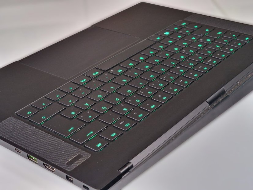Herný notebook Razer Blade 15 • ZÁRUKA 12M • 15,6 144Hz • Intel Core i7-8750H • 16 GB • GTX 1070 8GB MAX Q • 512 SSD • WIN11