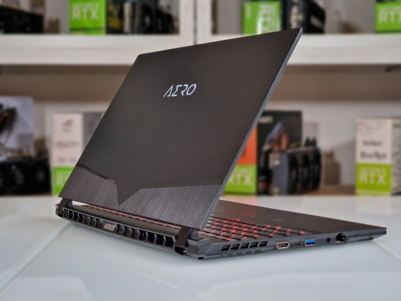 Gaming Laptop GIGABYTE AERO 15 OLED SA • GARANTIE 12M • 15,6 4K OLED • Intel Core i7-9750H • 16 GB • GTX 1660Ti 6GB • 512 GB SSD • WIN11