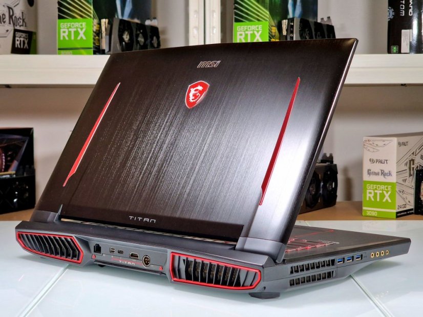 Gaming Laptop MSI TITAN GT75 EVR Refurbished - GARANTIE 12M | 17,3" FullHD 120Hz | Intel Core i7-7700HQ | GTX 1070 8GB | 16 GB | 256 SSD + 1 TB HDD | WIN11