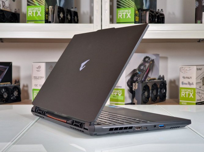 Gaming Laptop GIGABYTE AORUS 15 - GARANTIE12M | 15,6" 165Hz QHD | Intel Core i5-12500H | 32 GB DDR5 | RTX 3080 Ti 16GB | 1000 GB SSD | WIN11