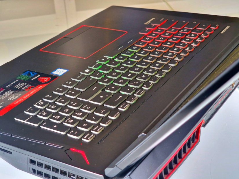 Gaming Laptop MSI TITAN GT75VR Refurbished - GARANTIE 12M | 17,3" FullHD 120Hz | Intel Core i7-7700HQ | GTX 1070 8GB | 16GB | 256 SSD + 1 TB HDD | WIN11