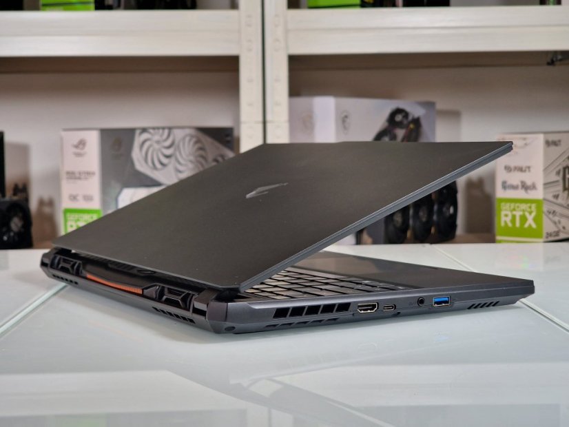 Gaming Laptop GIGABYTE AORUS 15 • GARANTIE12M •15,6 165Hz  QHD • Intel Core i5-12500H • 32 GB DDR5 • RTX 3080 Ti 16GB • 1000 GB SSD • WIN11