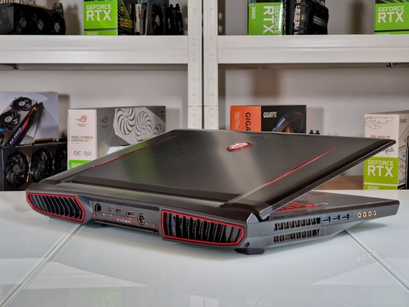 Gaming Laptop MSI TITAN GT75 • GARANTIE 12M • 17,3 FHD 120Hz • Intel Core i7-7700HQ • GTX 1080 8GB • 16 GB • 512 SSD • WIN11