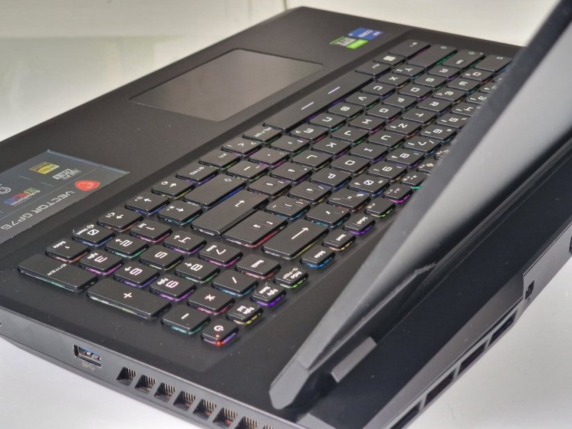 Gaming Notebook MSI VECTOR GP76 • GARANTIE 12M • 17,3 360Hz • Intel Core i7-12700H • RTX 3070 Ti • 32 GB • 1000 SSD • WIN11