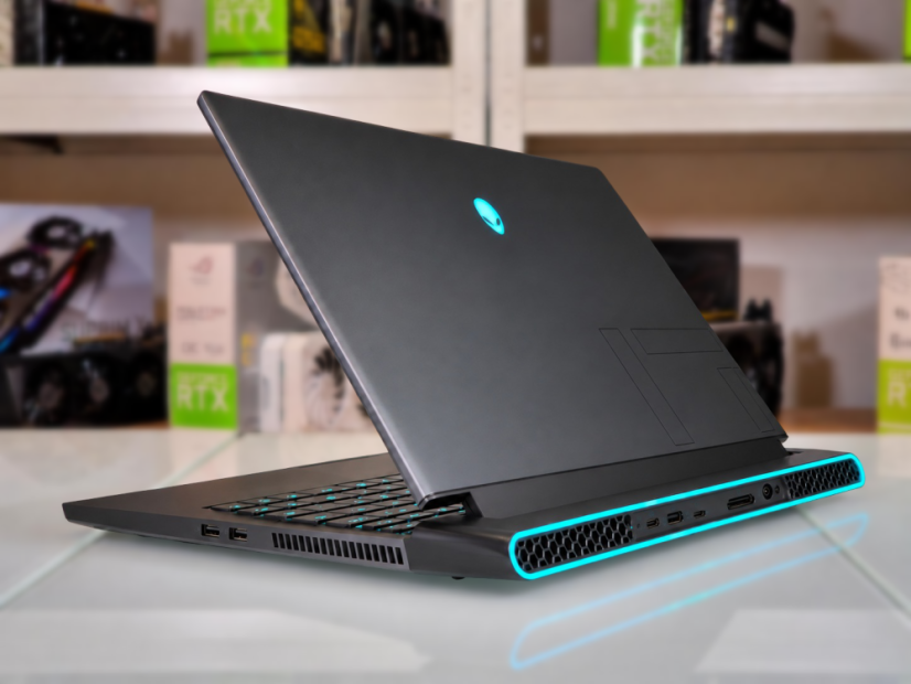 Herný notebook Dell Alienware M17 R2 • ZÁRUKA 12M • 17,3 144Hz • i7-9750H • RTX 2070 8GB • 16GB • 1000 SSD • WIN11