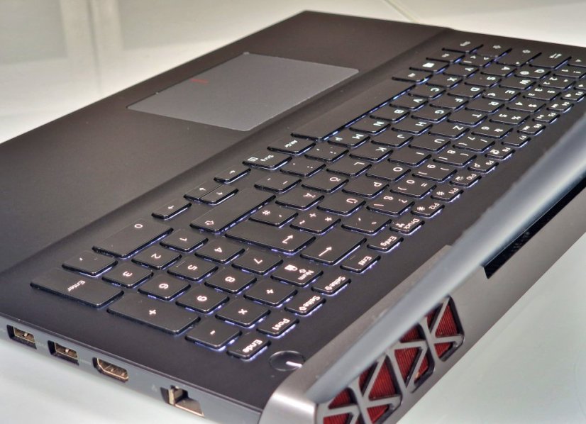 Gaming Laptop DELL Gaming Inspiron 15 Gebraucht - GARANTIE 12M | 15,6" FullHD | Intel Core i7-7700HQ | GTX 1050Ti | 16GB | 256 SSD + 1 TB | WIN11