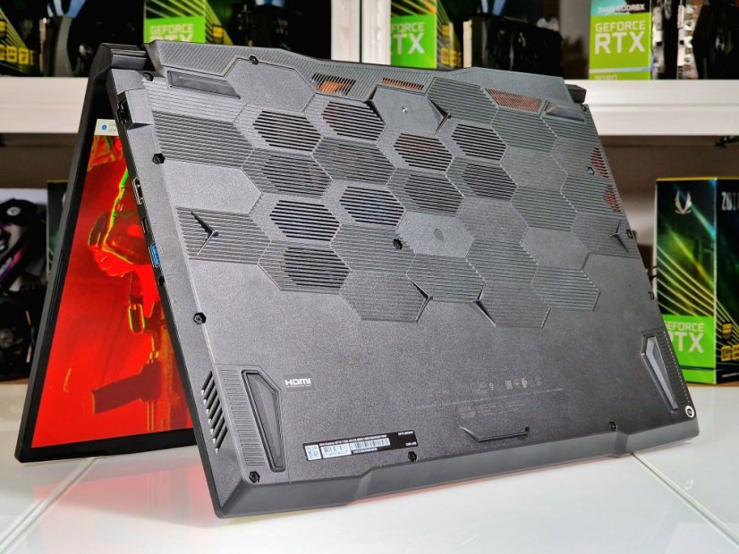 PC Portable Gaming MSI Katana GF76 • GARANTIE 12M • 17,3 144 Hz • Intel Core i5-11400H • 16Go • GTX 1650 • 512 Go SSD