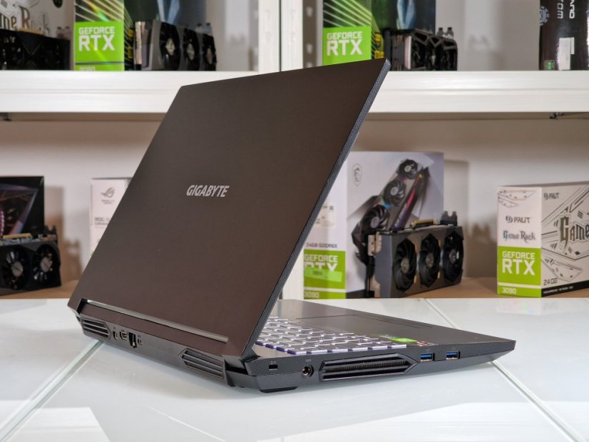 Gaming Laptop GIGABYTE A5 Gebraucht - GARANTIE 12M | 15,6" 144Hz | AMD RYZEN 5 5600H | RTX 3060 130W | 16GB | 512 SSD | WIN11
