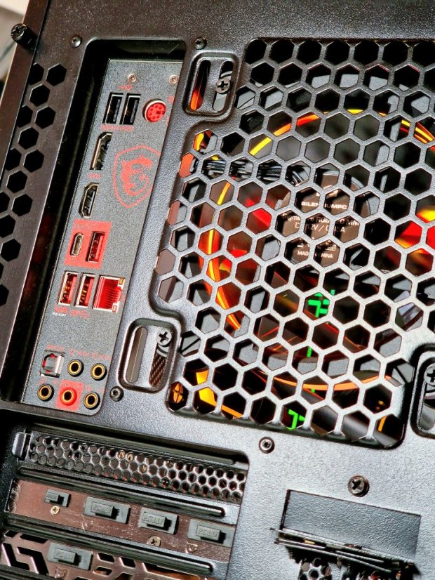 PC Gamer THORN • GARANTIE 24M • AMD Ryzen 5 8500G • RTX 2080 SUPER 8Go • 16Go • 1000 SSD • WIN11