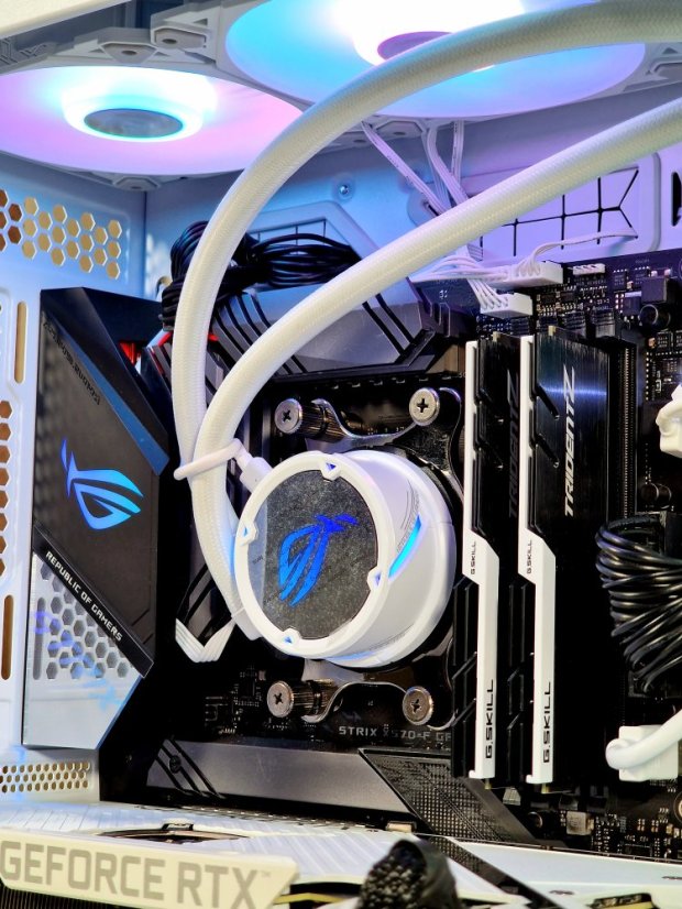 Gaming PC compraider gebraucht - GARANTIE 12M | AMD Ryzen 9 + ASUS ROG STRIX | RTX 3070 8GB ASUS ROG STRIX WHITE | 32GB | 2TB SSD