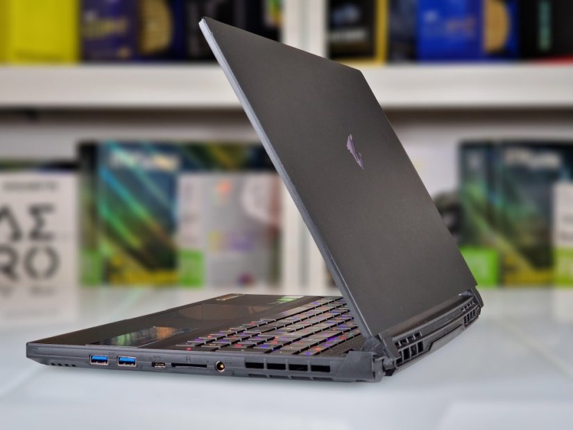 Gaming Laptop GIGABYTE AORUS 15 • GARANTIE12M • 15,6 360Hz • Intel Core i7-12700H • 16 GB DDR5 • RTX 3070 Ti 8GB • 1000 GB SSD • WIN11