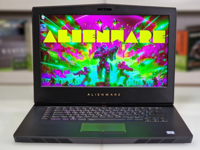 Herní notebook Dell Alienware M15 R4 • ZÁRUKA 12M • 15,6 4K UHD • i7-6700HQ • GTX 1070 8GB • 32GB • 1000 SSD • WIN10