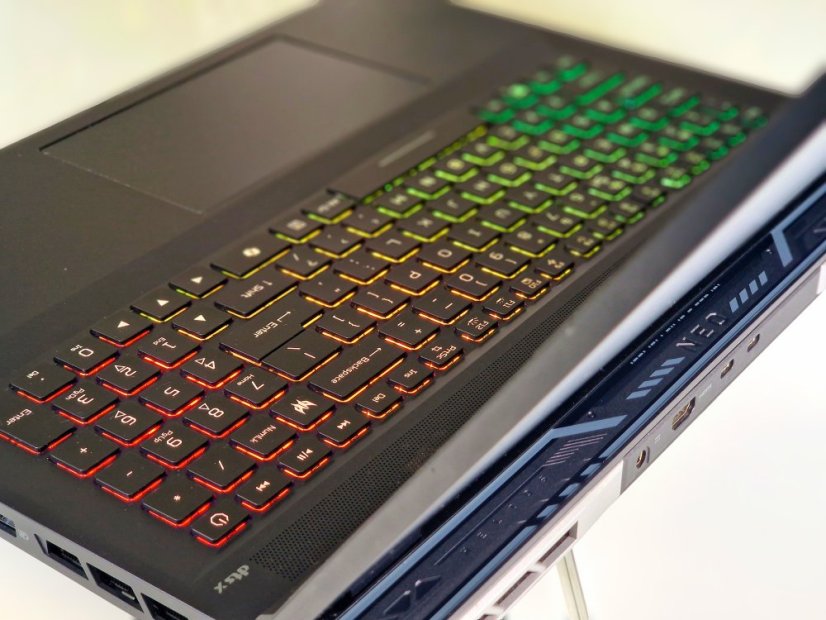 Gaming Laptop Acer Predator Helios Neo 18 • GARANTIE 12M • 18 165Hz • Intel Core i5-14450HX • RTX 4060 8GB • 16GB DDR5 • 1TB SSD • WIN11
