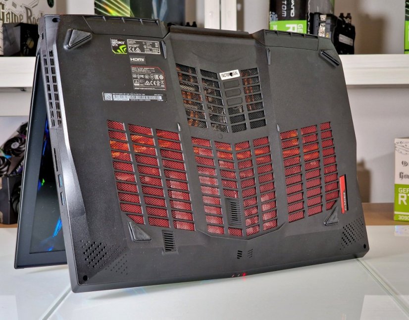 Gaming Laptop MSI TITAN GT75 • GARANTIE 12M • 17,3 FHD 120Hz • Intel Core i7-7700HQ • GTX 1080 8GB • 16 GB • 512 SSD • WIN11