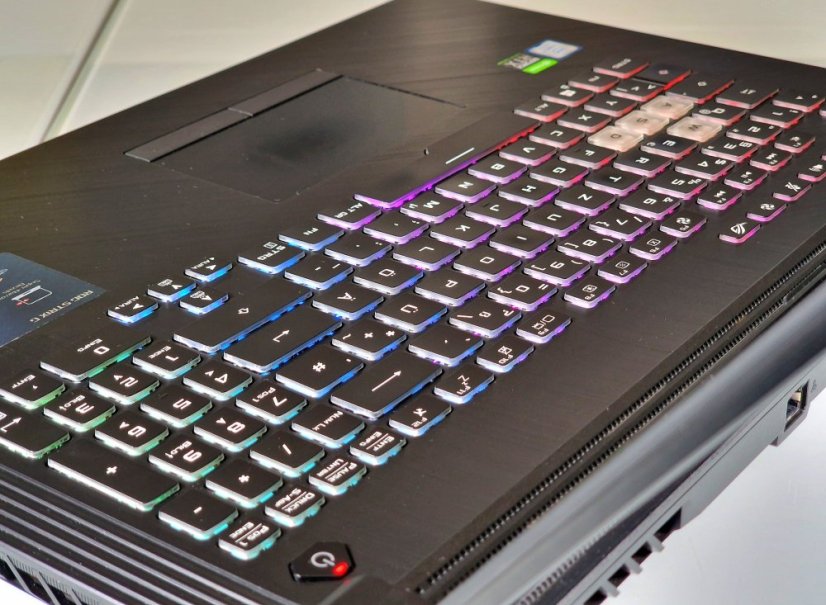 Gaming Laptop ASUS ROG Strix SCAR III G17 Gebraucht - GARANTIE 12M  | 17,3" 144 Hz | Intel Core i7-9750H | RTX 2070 8 GB | 16GB | 512 SSD +1TB | WIN11