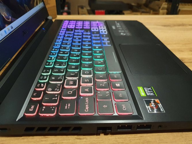 Herní notebook Acer Nitro 5 Obsidian Black - ZÁRUKA 12M | 15,6" 144 Hz | 8-core  Ryzen 5800H | RTX 3060 | 16GB | 512 SSD
