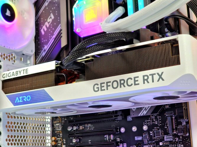 Herné PC compraider HIGH - ZÁRUKA 24M | Intel Core i9-12900KF+WATER COOLING | RTX 4070 12GB  | 32GB | 1000 SSD | WIN11