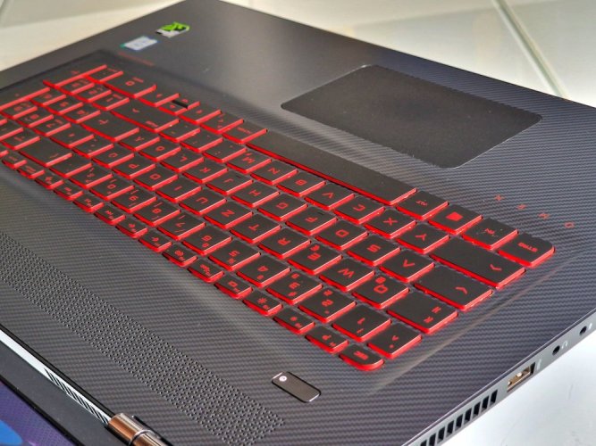 Gaming Laptop HP Omen 17 - GARANTIE 12M | 17,3" FullHD | Intel Core i7-6700HQ  | GTX 1060 6GB | 16GB | 128 SSD + 1TB HDD | WIN11