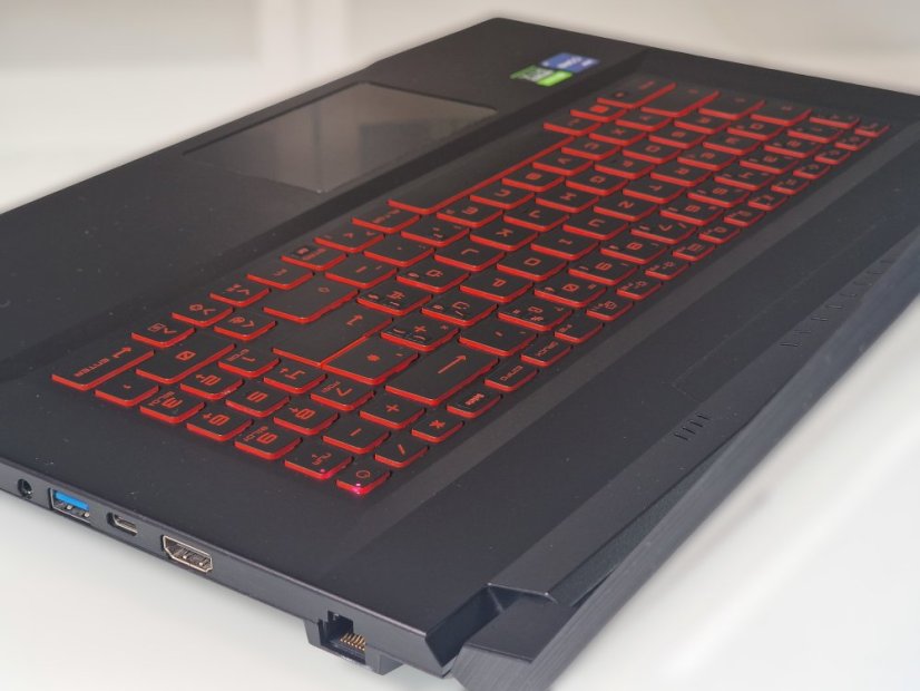 Herný notebook MSI Katana GF76 • ZÁRUKA 12M • 17,3 144Hz • Intel Core i7-11800H • 16 GB • RTX 3060 6 GB • 512 GB SSD • WIN11